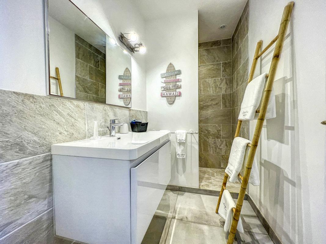 A louer villa 8 personnes Orient Bay Saint Martin-salle de douche-23